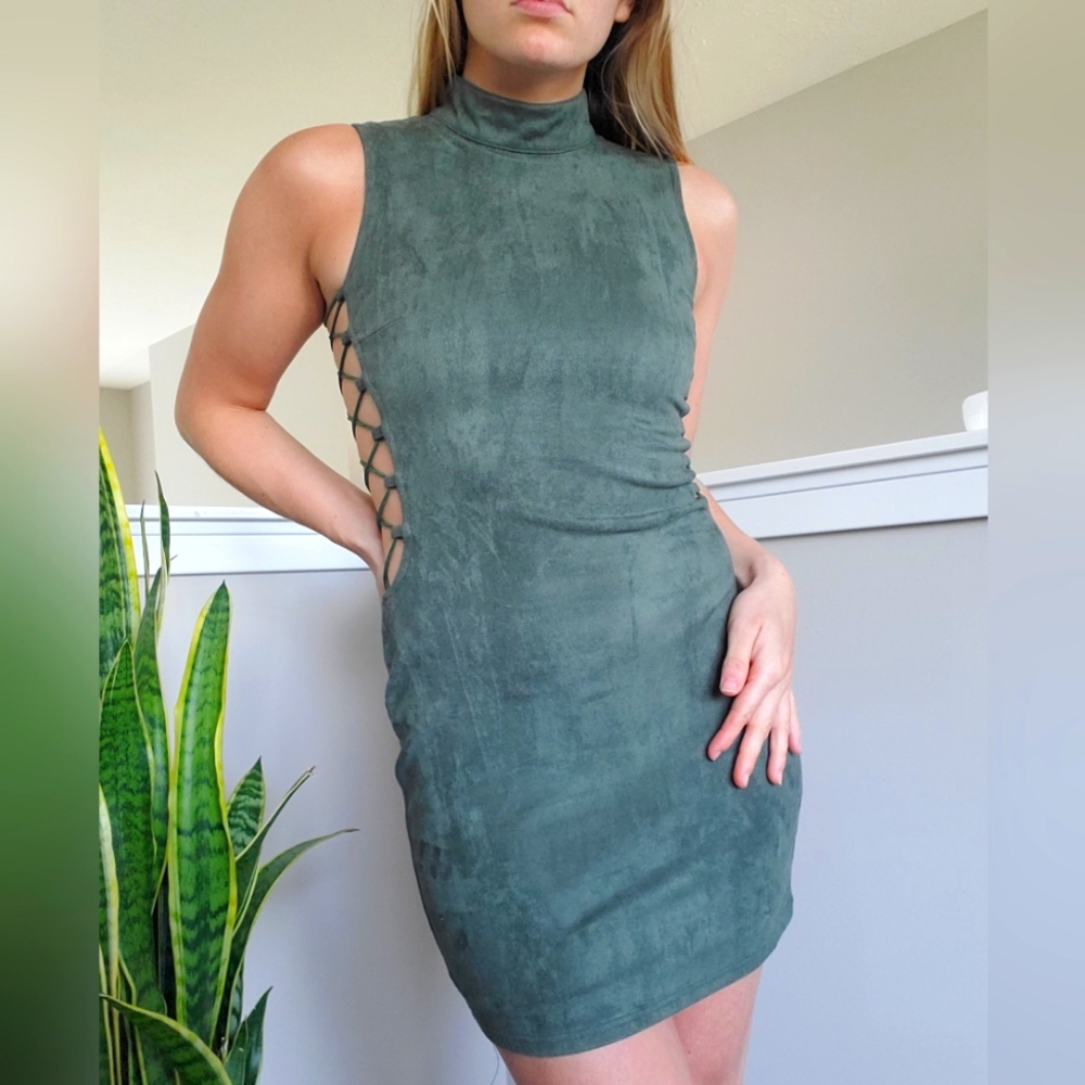 Windsor Green Faux Suede Lattice Sides Mockneck Mini Dress Small